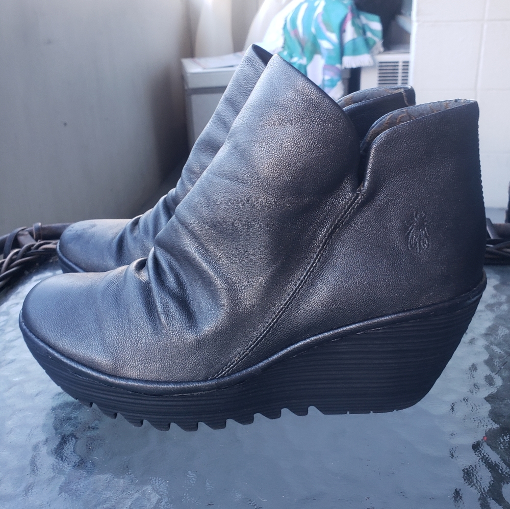 Fly London Yip Wedge pewter leather Booties Size 40